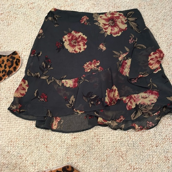 Cotton Candy LA Floral Skirt - Picture 2 of 4